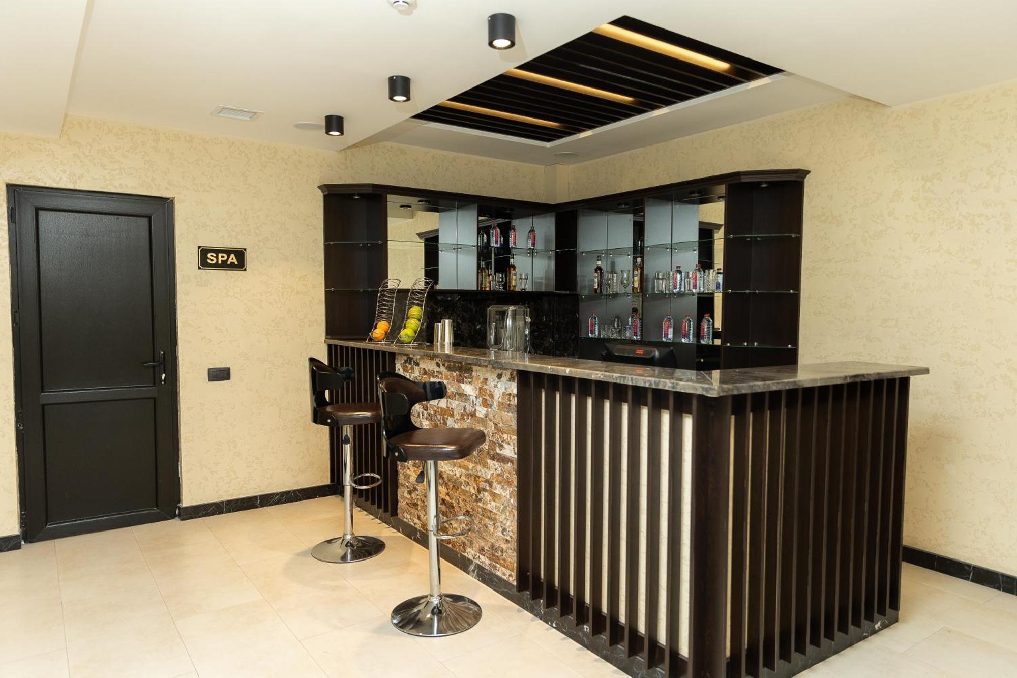 Leon Hotel Spa Гянджа Экстерьер фото