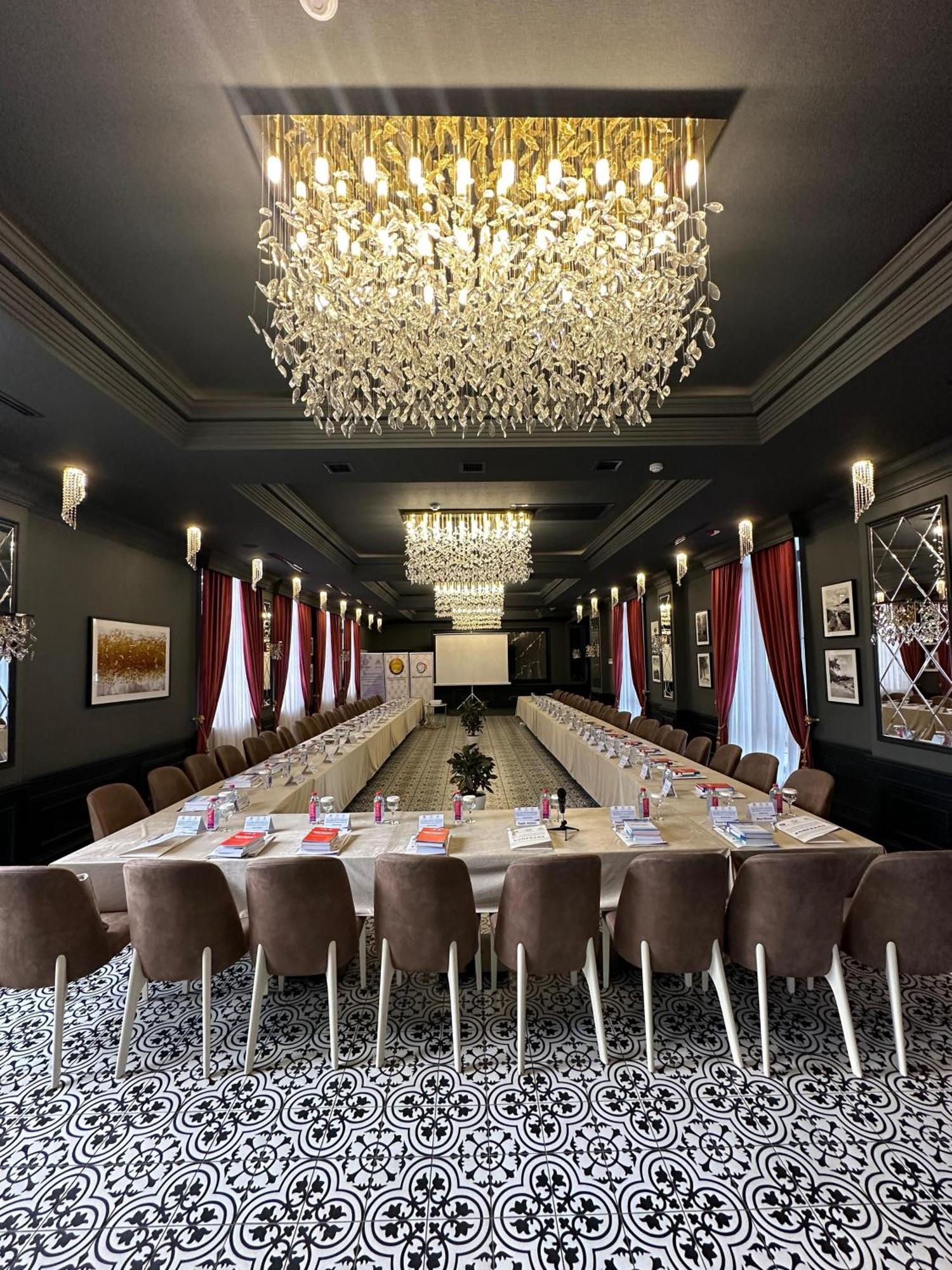 Leon Hotel Spa Гянджа Экстерьер фото